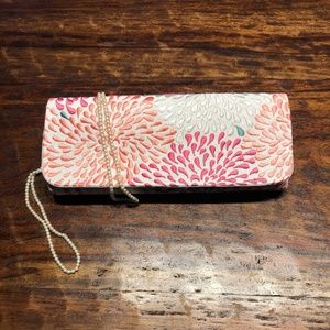 Shiraleah Floral White Clutch